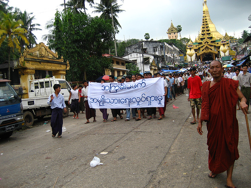 Protester i Burma september 2007 (foto: racoles)