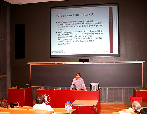 Lee Bygrave under seminar om datalagringsdirektivet 14. mai 2008 (foto: Vilde M. Værøyvik)