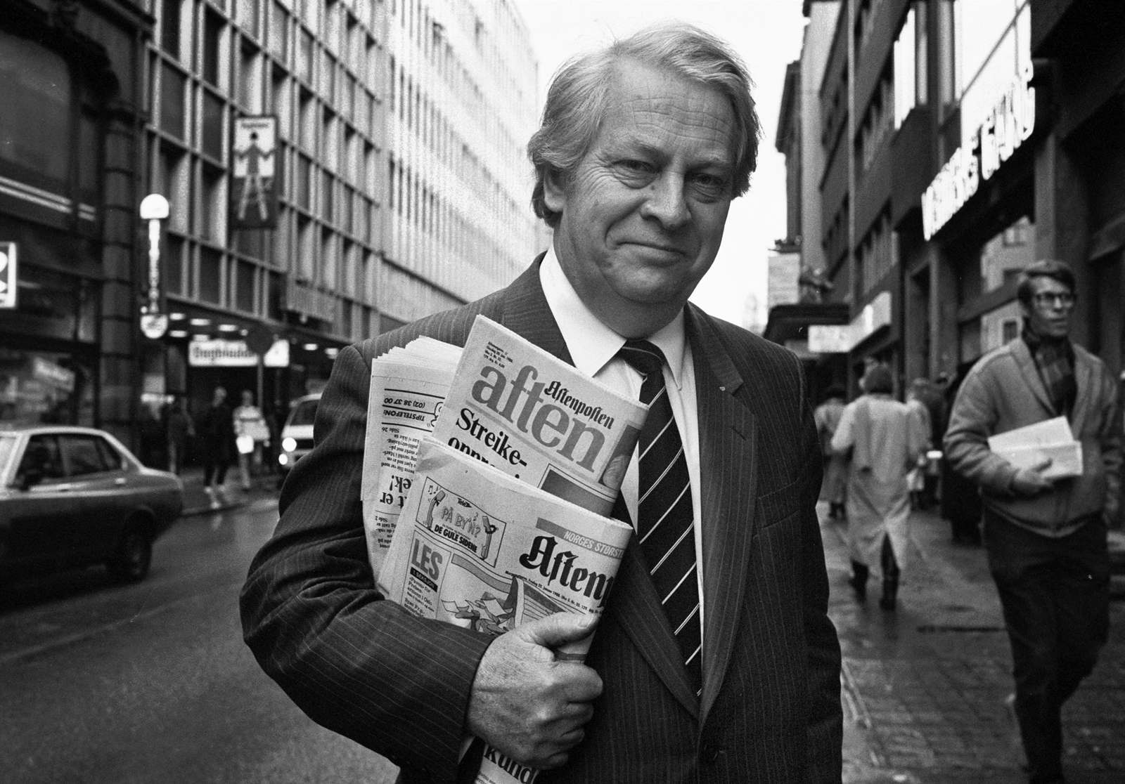Egil Sundar i Akersgata i januar 1988 (foto: Jon Hauge, Aftenposten/NTB Scanpix)