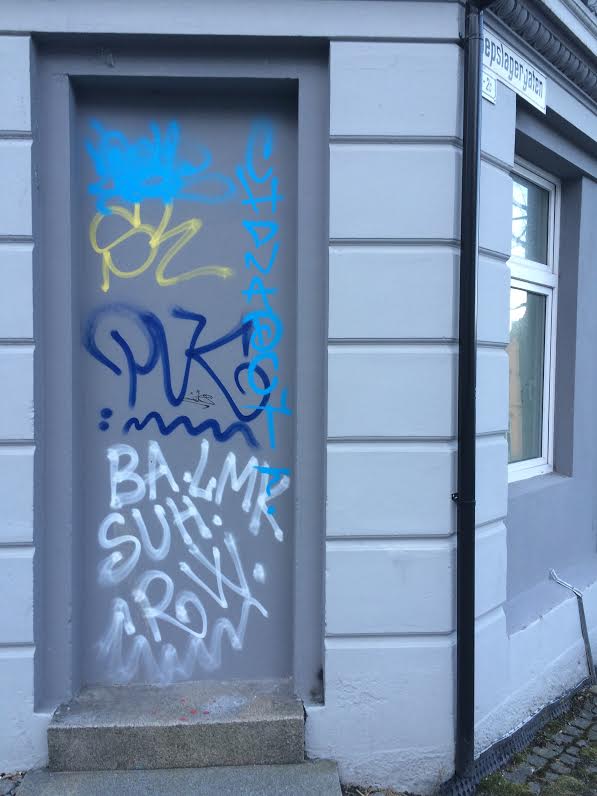Tagging på husvegg i Bergen i mars 2016 (foto: Ida Andersen)