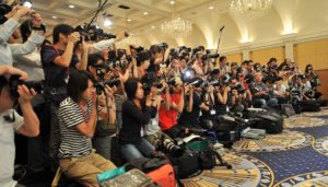 Å lese mellom linjene: Selvsensur og tilslørende pressefrihetslover i Japan